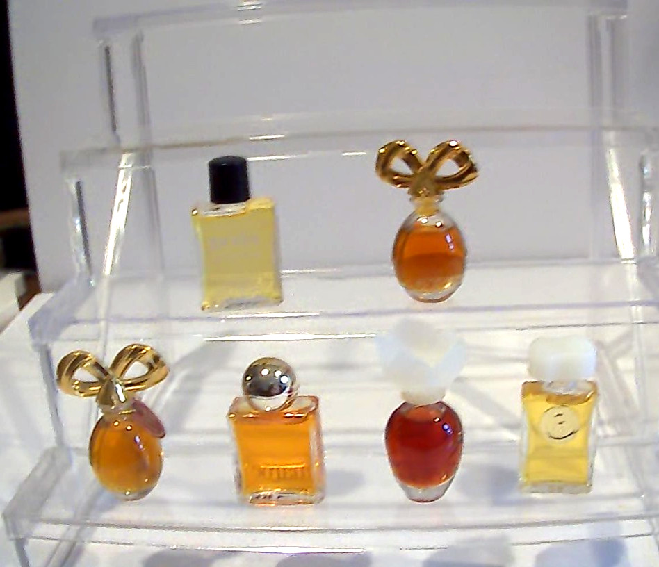 6 VINTAGE MINI PERFUME BOTTLES