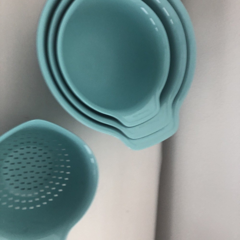 New KitchenAid 4 Mixing Bowls and Strainer - Aqua Sky HAQA