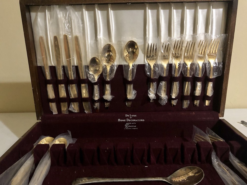 Vintage De Luxe Home Decorators Flatware Set – Gold/Silver – Boxed
