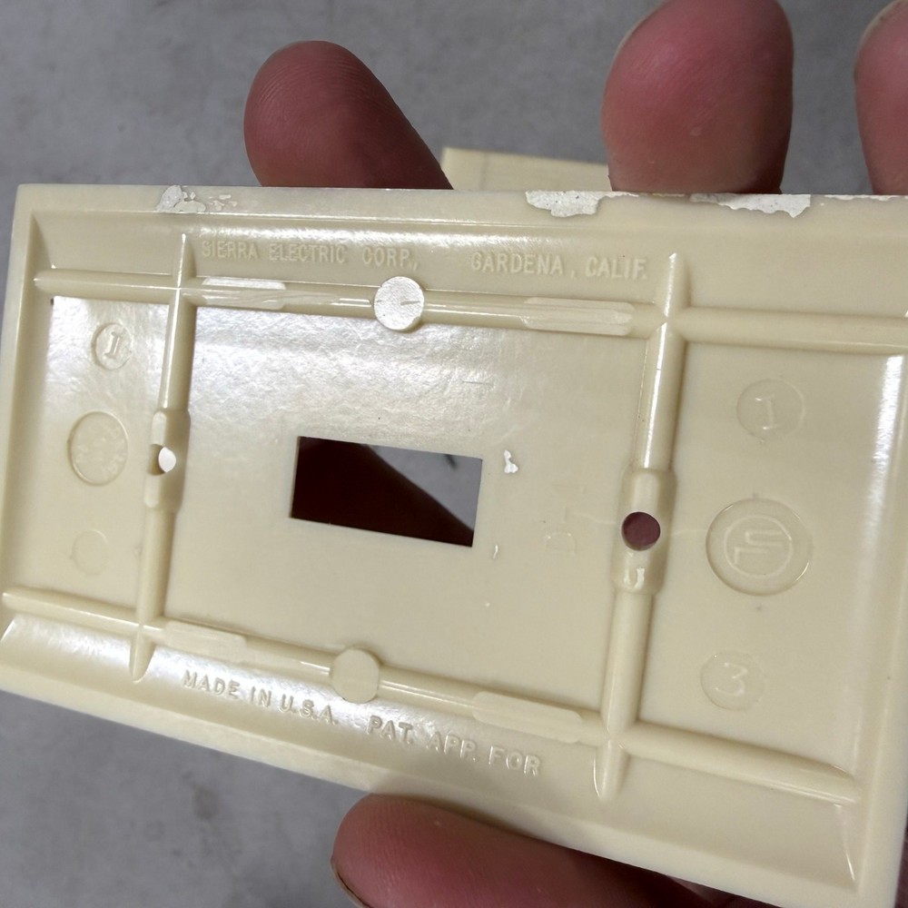 Lot 4: MCM Light Switch / Wall Plug Cover Plates Sierra Electric / Eagle Ivory