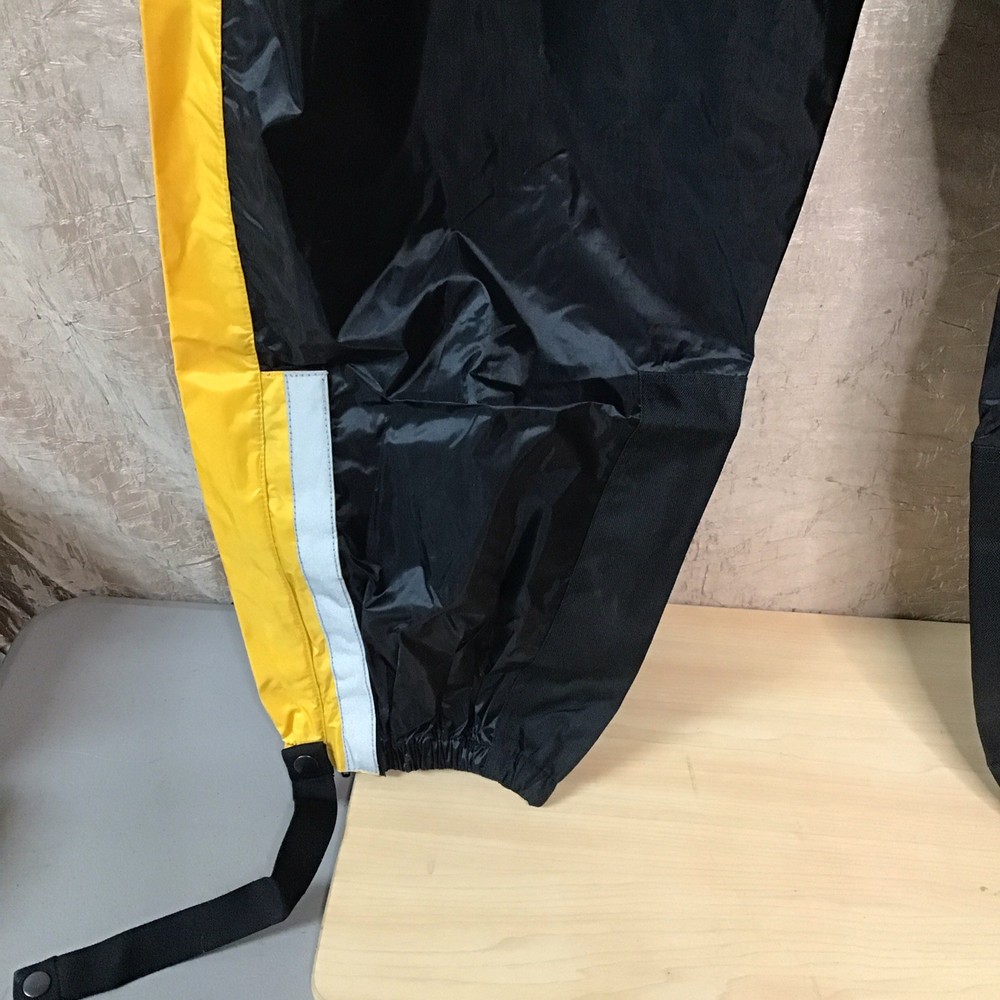 Thunder Under Motorcyclists Rain Suit. Jacket/Pants. Size Large.