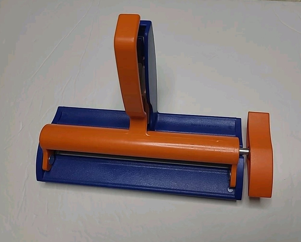 Fiskars Ripple Paper Crimper Squeeze Handle Scrapbooking Craft 6 1/2" Roller