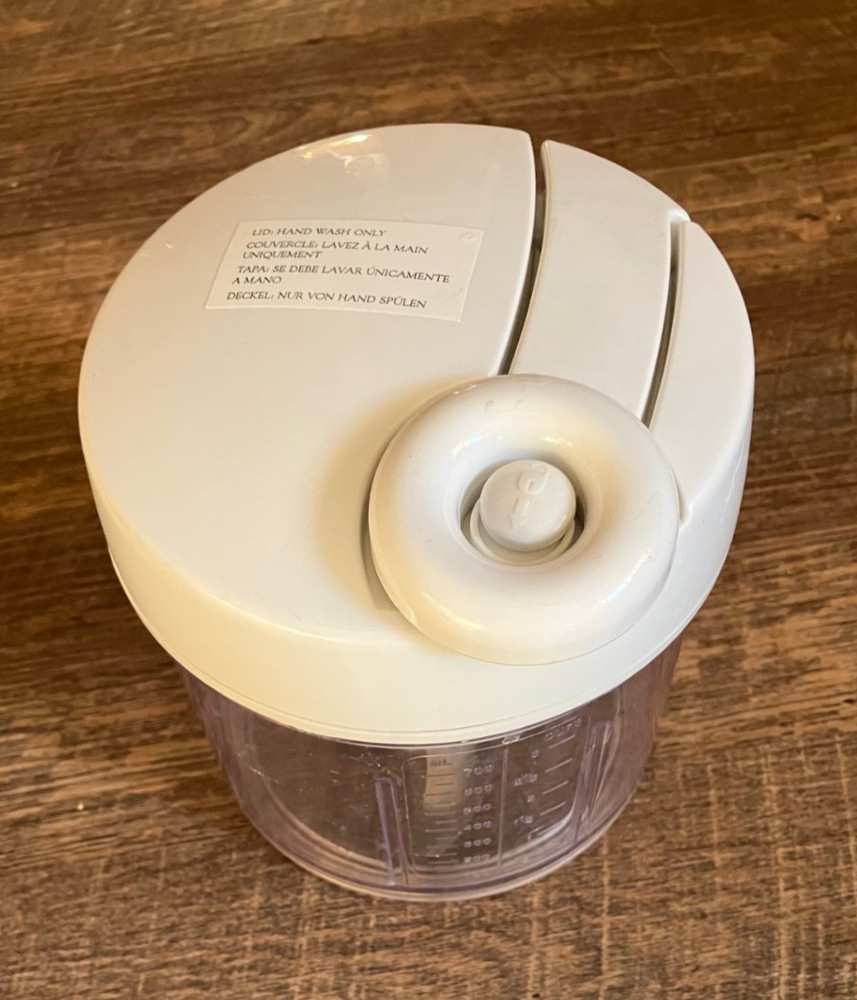 PAMPERED CHEF- 3 CUP- MANUAL FOOD PROCESSOR