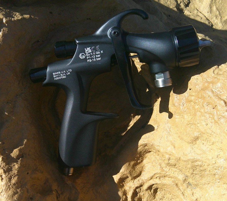 Binks DVX-P3-1.8 Pressure Feed Spray Gun