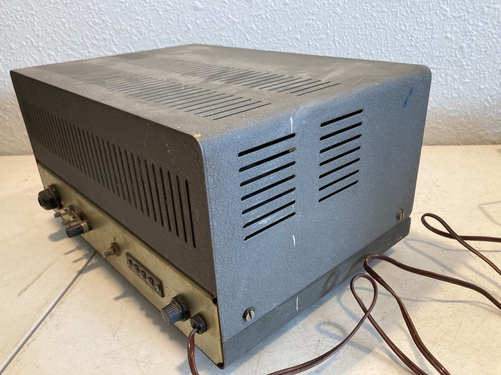 Lafayette S.W. / Communications Receiver, Model HE-30 - Powers On