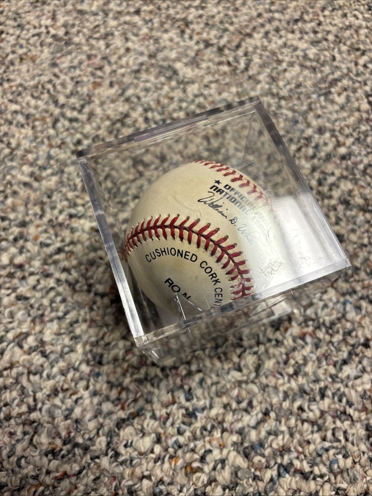 Howard Battle Autographed Baseball & Case, Phillies