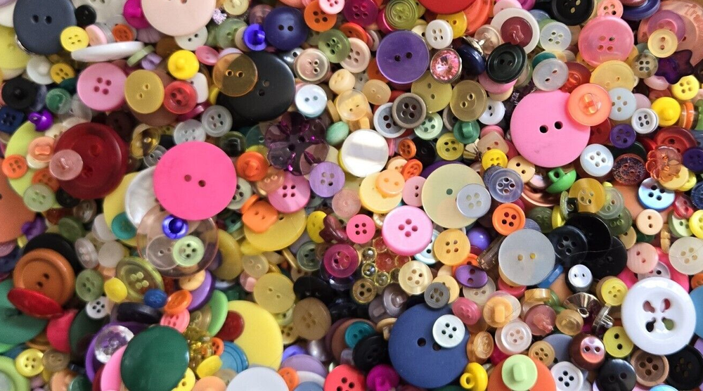 200 New Buttons Assorted Mixed Color and Sizes