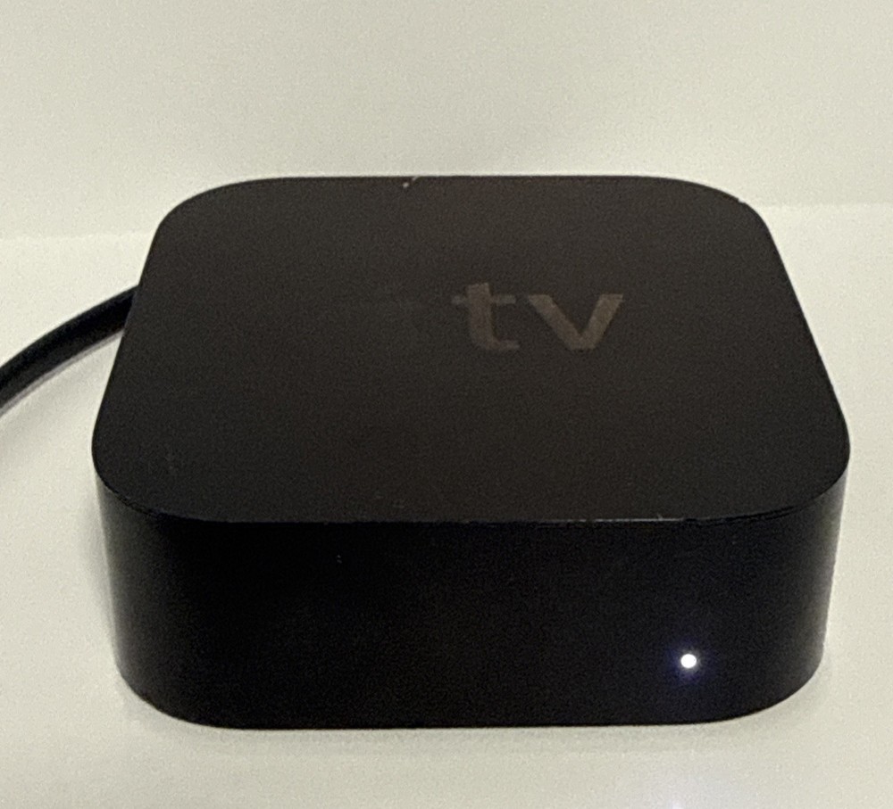 Apple TV Model A1625 with Remote/Read