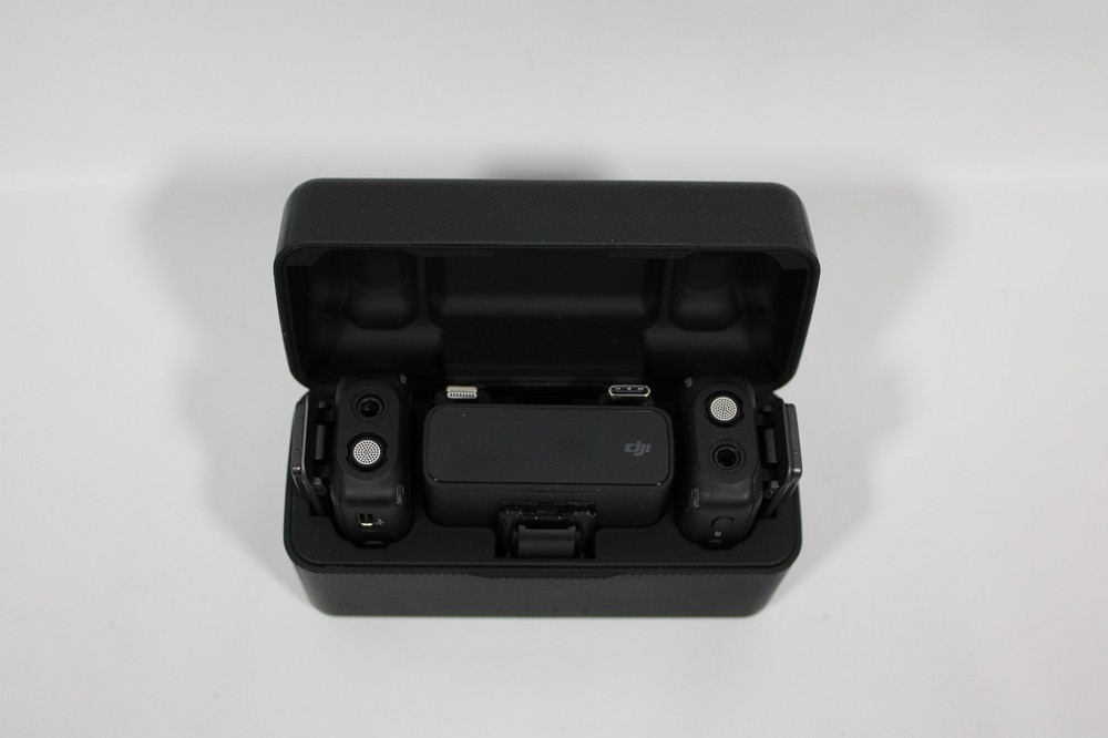 DJI Mic Dual-Transmitter Compact Digital Wireless Microphone System ASB01