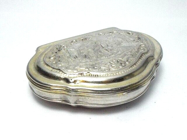 RARE CONTINENTAL MID 18th CENTURY SOLID SILVER SNUFF BOX, c1740