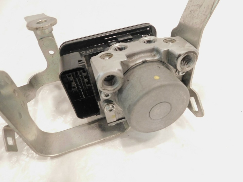 2014 14 Honda CTX700D & CTX700ND ABS Brake Pump Modulator & Bracket Mount
