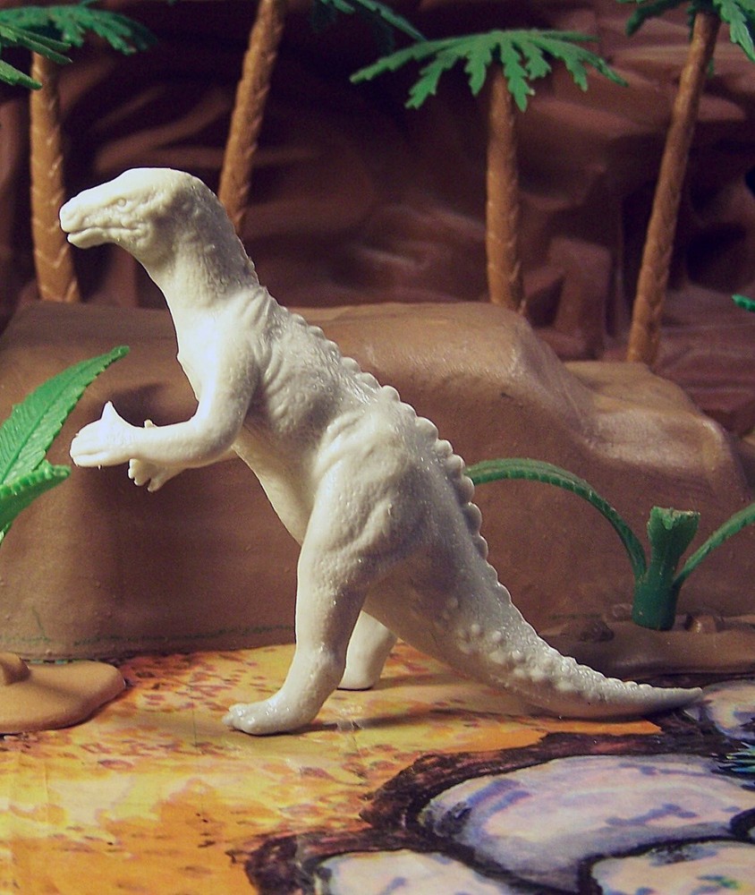 Marx 1971 Iguanodon Dinosaur Waxy Light Gray
