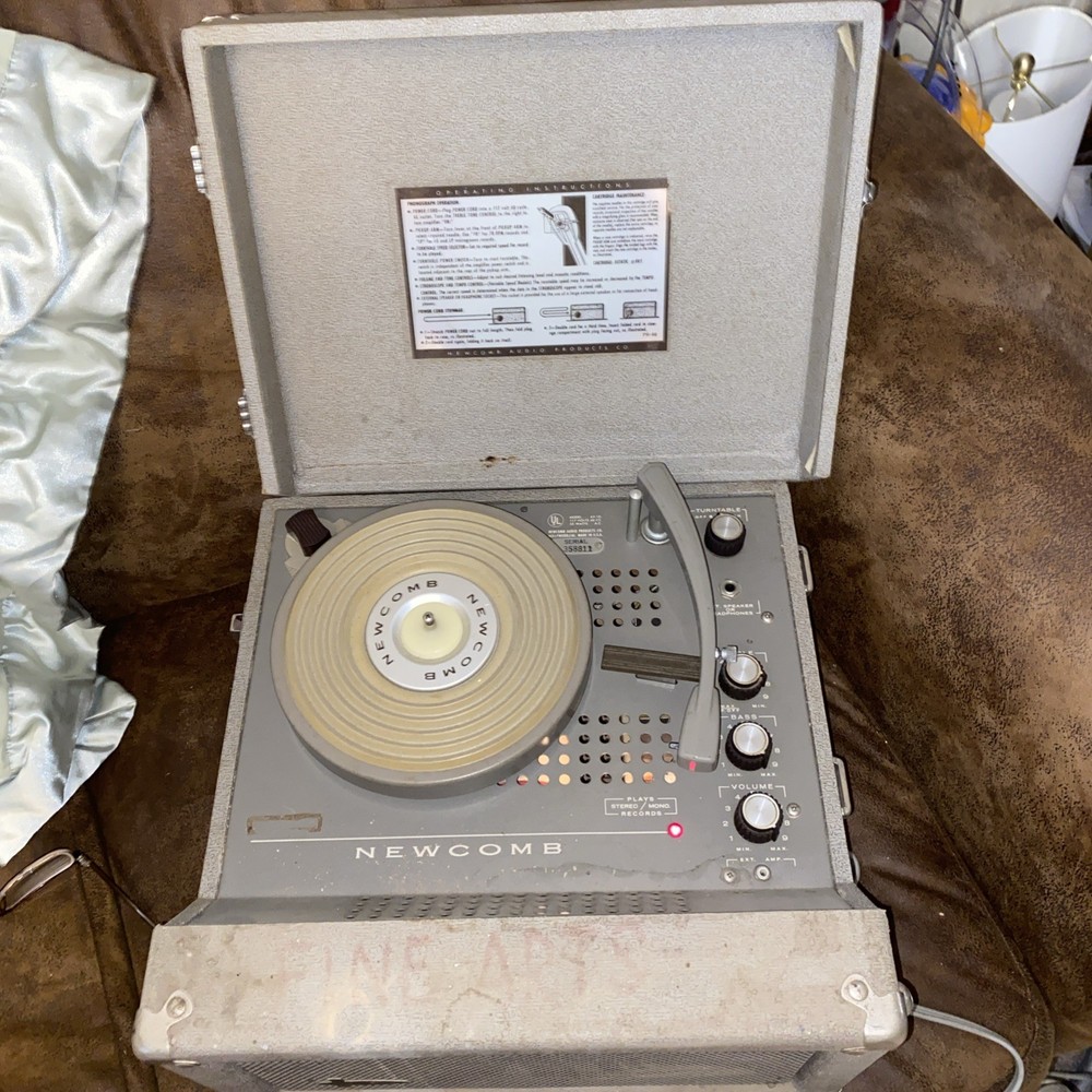 Vintage - Newcomb Model Av 12 Record Player *READ* Works Needs Repair