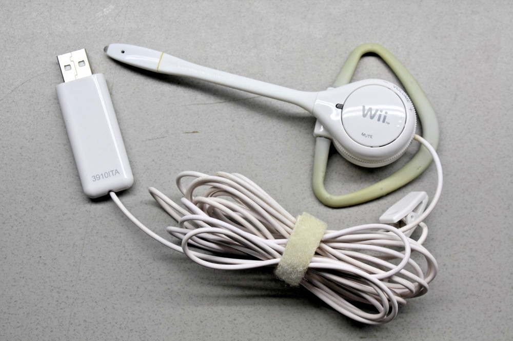 Headbanger Chat Headset For The Wii- White