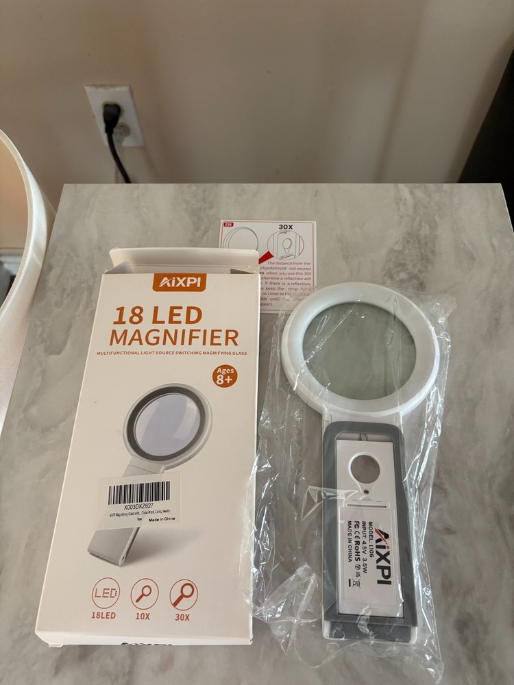 AIXPI 18 LED Magnifier- Multifunctional Light Source Switching Magnifying Glass