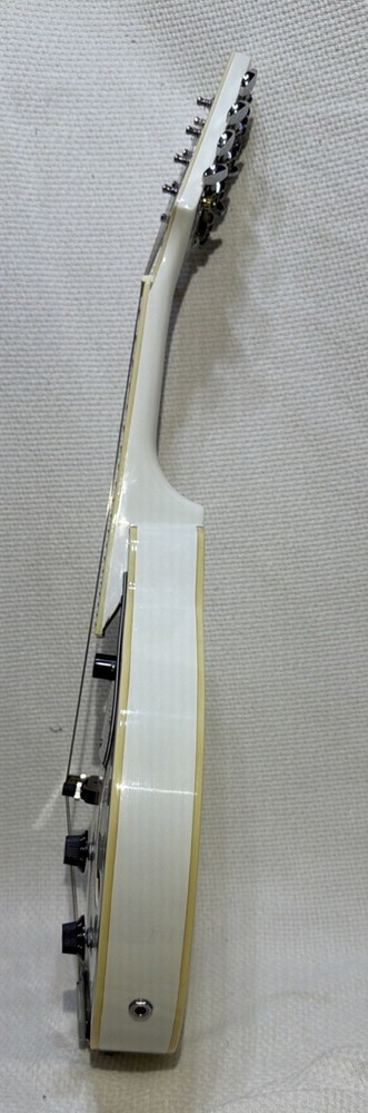 Stagg Acoustic-electric bluegrass mandolin White