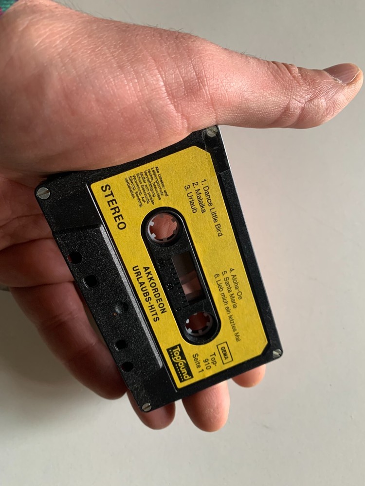 MUSIC CASSETTE SUPERCLASSIFICA ACCORDION HOLIDAYS HITS