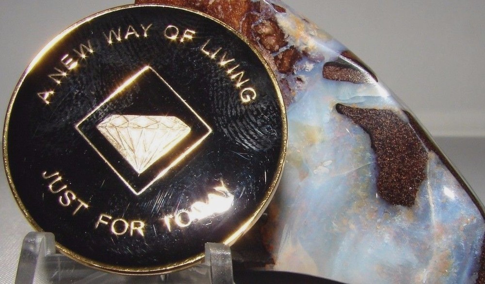 Narcotics Anonymous NA BLACK 34 Year Gold White Medallion Chip Token