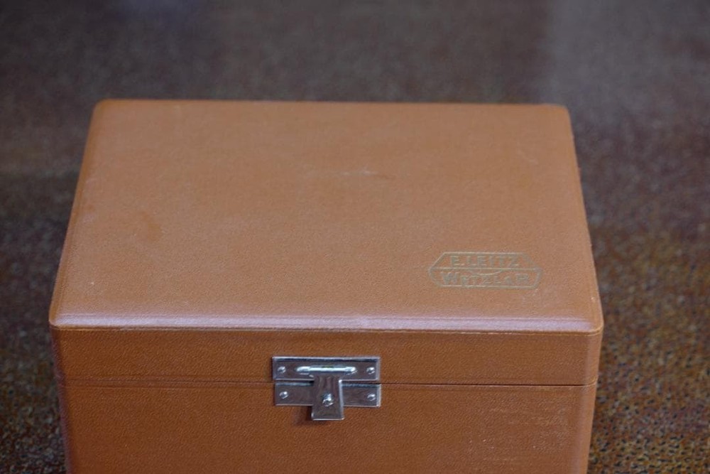 microscope antique Microscope Accessory No. 16 "Leitz Universal Stage UT2" USED