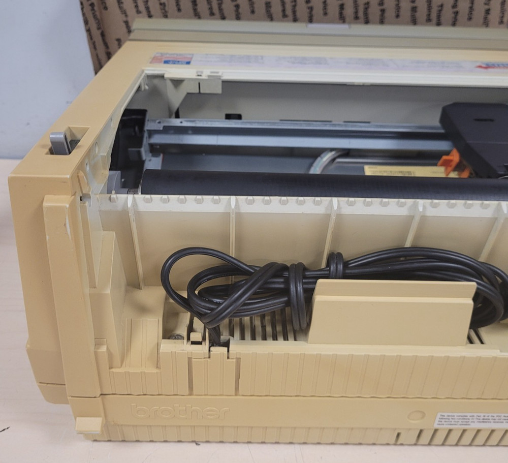 VINTAGE! BROTHERS WP-2410 WORD PROCESSOR MISSING LID (POWERS ON)
