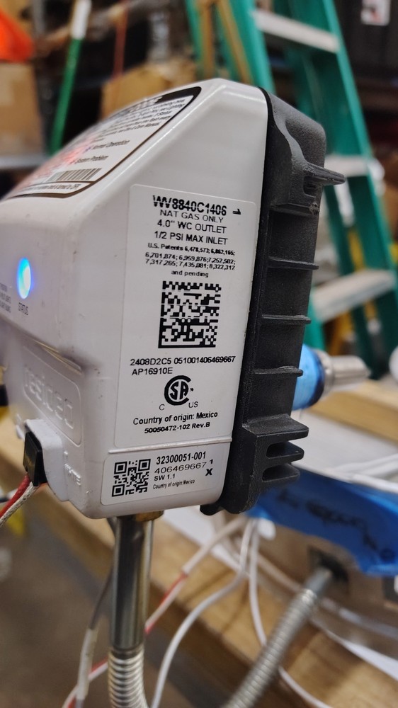 Resideo WV8840C1406 Water Heater Gas Valve Status Light White Black