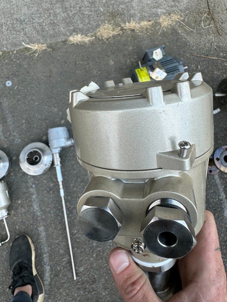 Tuning Fork Level Switch with Tri-clamp fitting