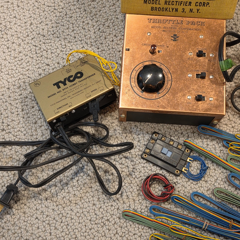 TYCO Trains HO Scale Model Train Hobby Transformer Controller #899V + Throttle P