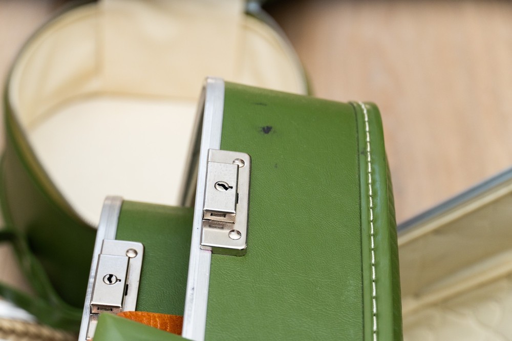 VINTAGE 4 PIECE NESTED LEATHER TRUNK/BRIEFCASE SET - EMERALD GREEN