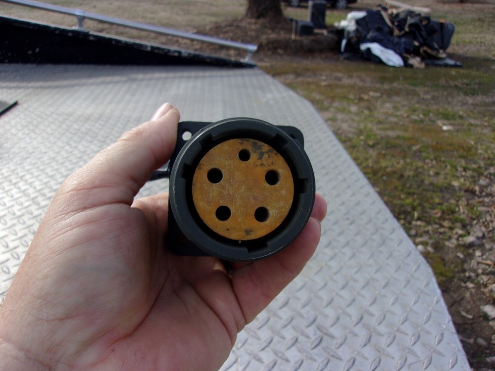 MILITARY SURPLUS GENERATOR POWER DISTRIBUTION FEMALE PLUG 60 AMP 3 PHASE -NO CAP