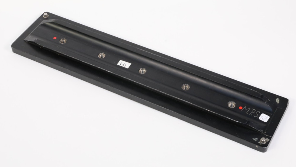 18" Universal Camera dovetail baseplate. Professional Camera AKS.