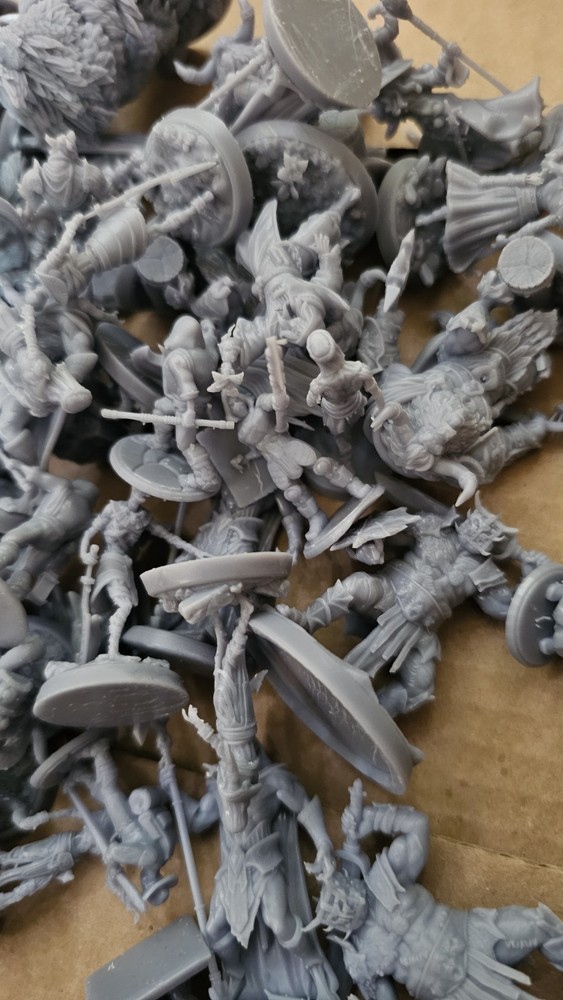 Dnd miniatures lot unpainted 10 Miniatures