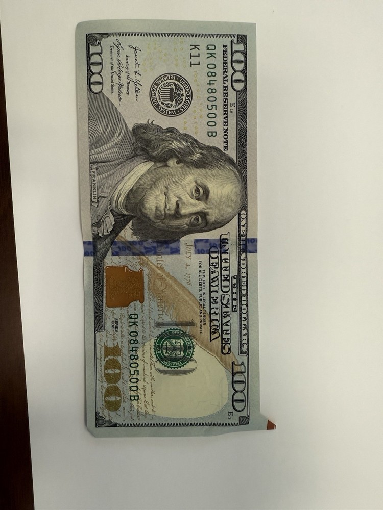 Error Cut 2021 ( top line extra paper) Uncirculated $100 Notes