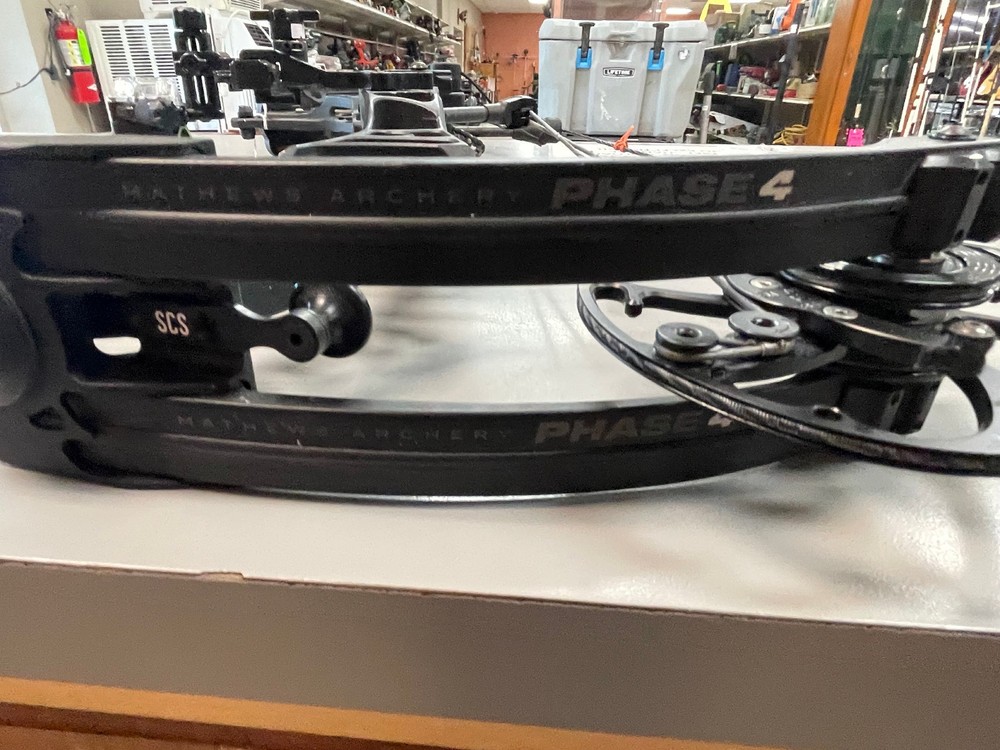 Matthews compound bow phase 4 29 Right Hand