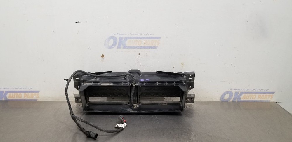 22 CHEVY SILVERADO 2500 LOWER AIR SHUTTER 6.6L DIESEL