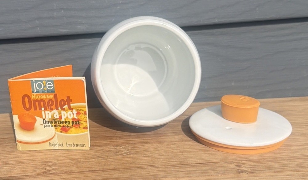 Joie Egg Omelet Maker Microwave Omelette / Scrambled Ceramic Pot + Recipe Book