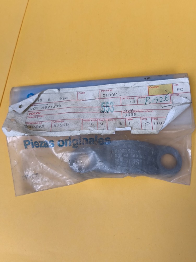 VOLVO 8071370 STRAP