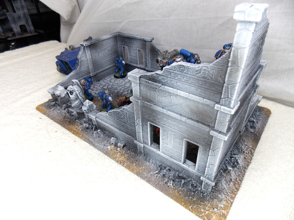 WARGAMING TERRAIN PAINTED BUILDING