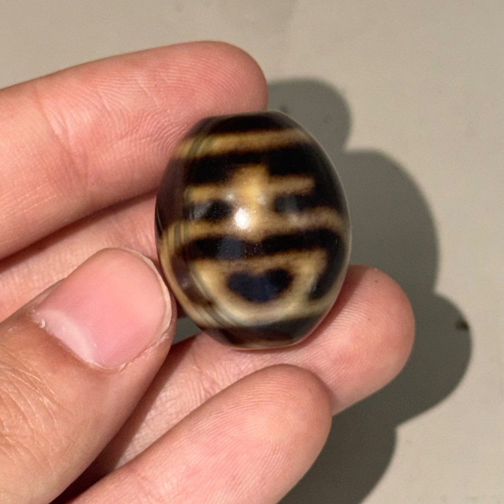 Ancient Tibetan Himalayan Agate Z Large Lucky Bead