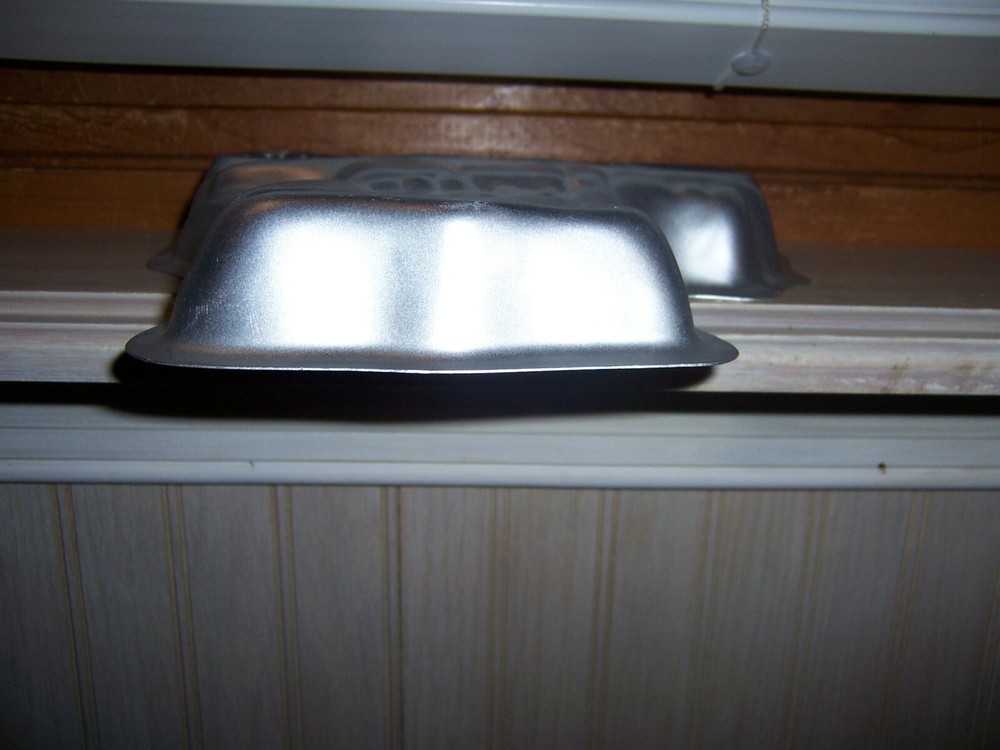 Wilton Antique Car Cake Pan