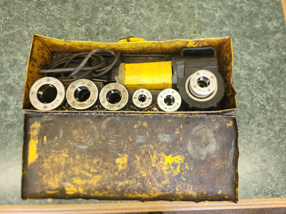 REMS AMIGO 2 COMPACT PORTABLE THREADER SET