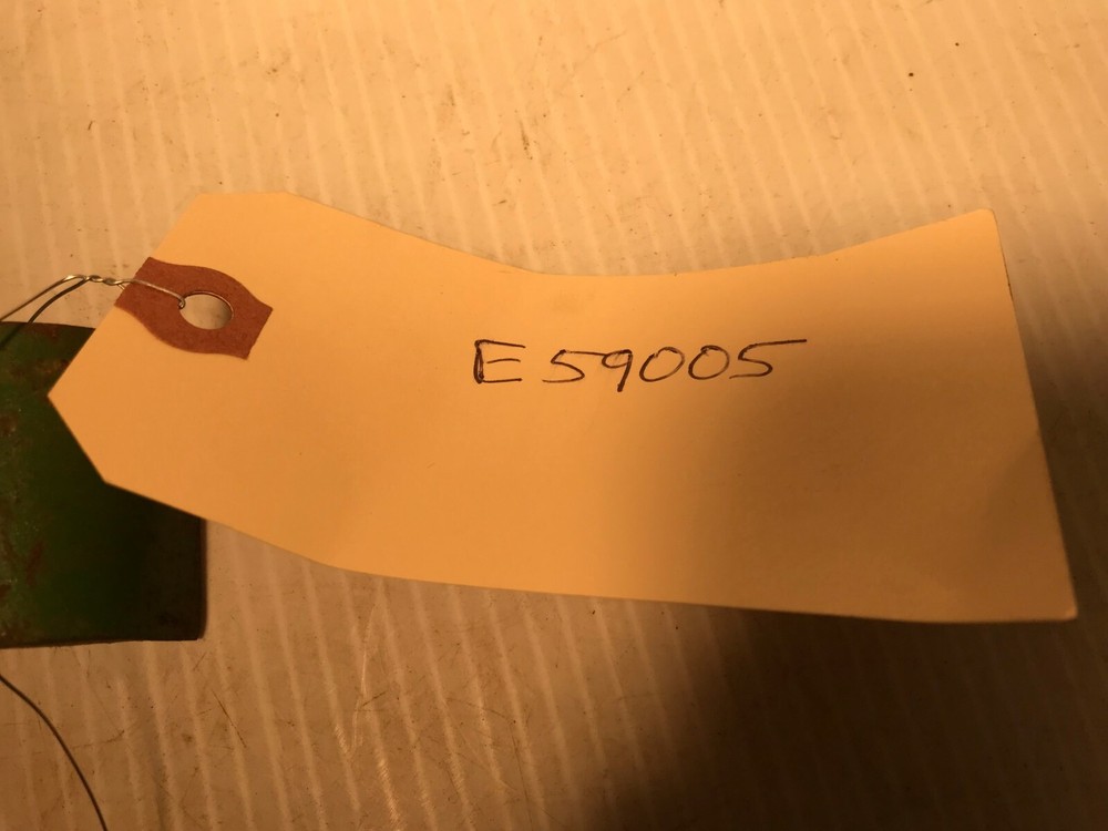E59005 GENUINE JOHN DEERE Original Equipment CLIP