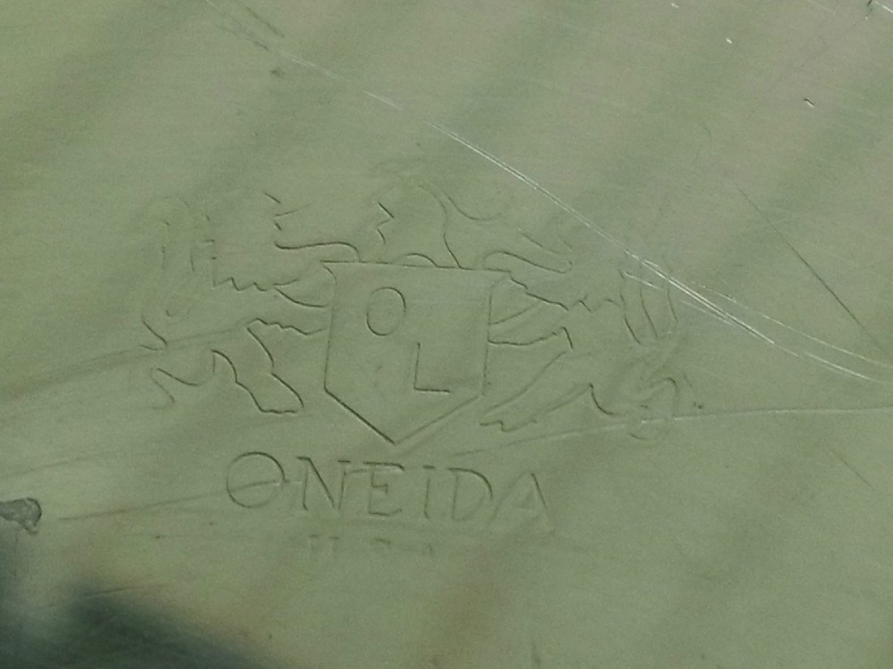 ONEIDA Silverplate 9.5 Inch Fruit or Serving Dish Bowl, Pattern Unknown