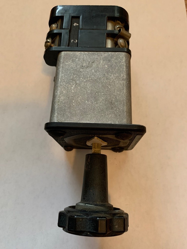 GENERAL ELECTRIC GE 10AA004 SBN VOLTMETER CONTROL SWITCH ROTARY CONTROL SWITCH