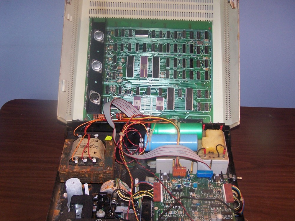 Commodore CBM 8050 Dual Disk Drive - Tested to power on