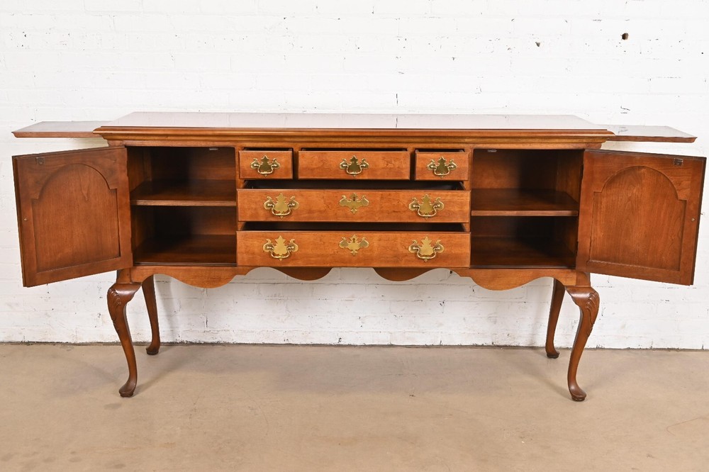 Henredon Queen Anne Solid Cherry Wood Sideboard Credenza