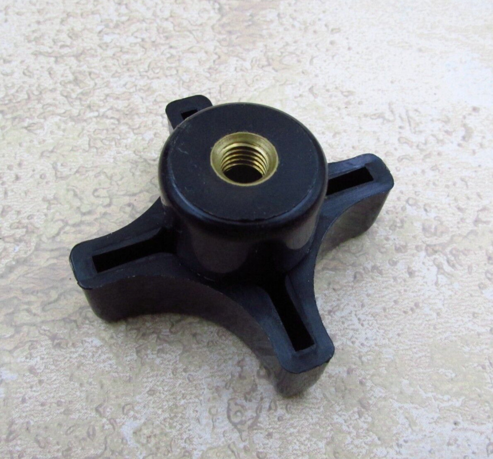 QTY (4), 1/4-28 Fine Thread, Clamping, Thru Hole, Plastic Grip, 4 Point, Knobs