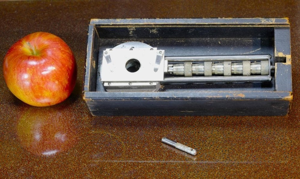 Leitz Rotating Mica Compensator for Polarizing Microscope 1950s Optics Antique J