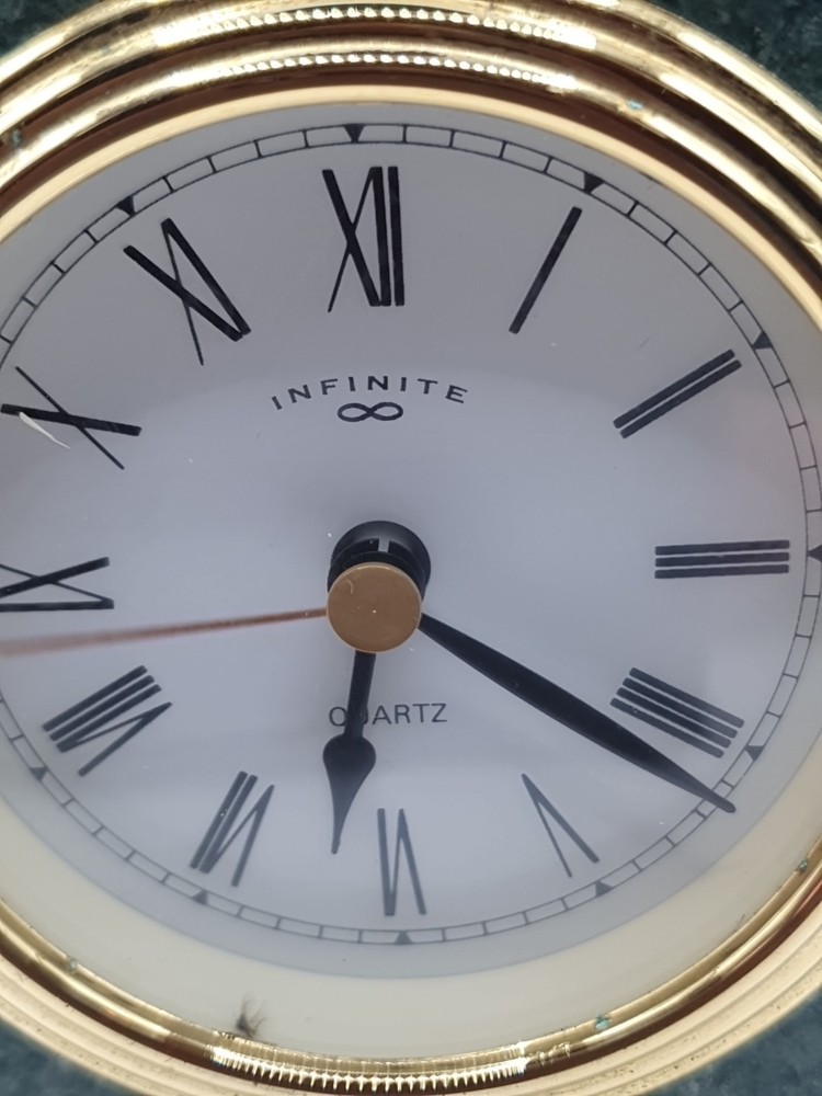 Vintage Infinite Shelf Clock