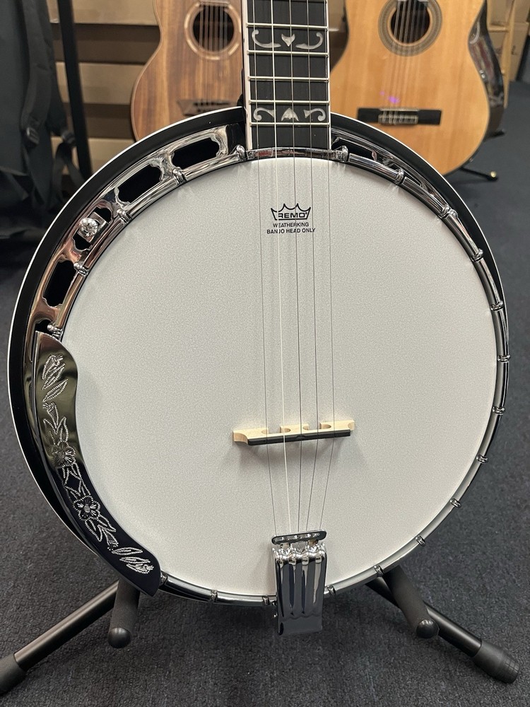 Washburn B 16 Banjo with Case