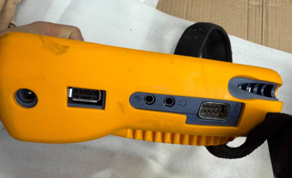 1pcs FLUKE EtherScope II network analyzer, screen damaged